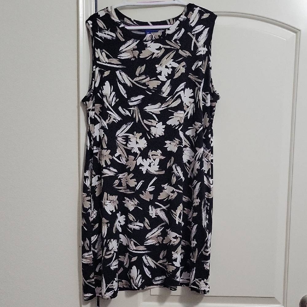 Apt. 9 Black and Cream Patterned Top